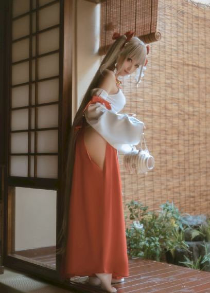 《女员工的付出》