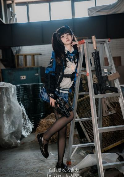 云想衣裳花想容春风拂槛露华浓